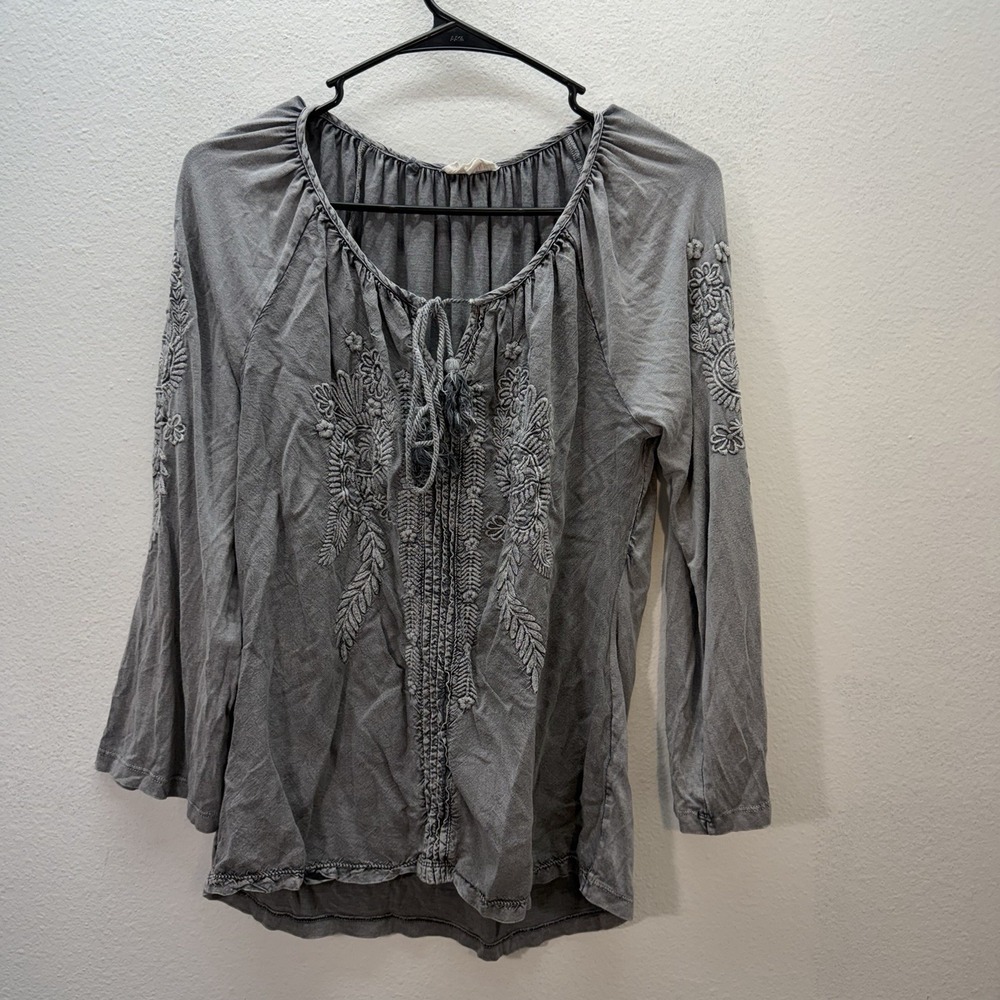 Solitaire Womens Tunic Top Gray SZ M Boho Peasant Embroidered Long Sleeve Tassel